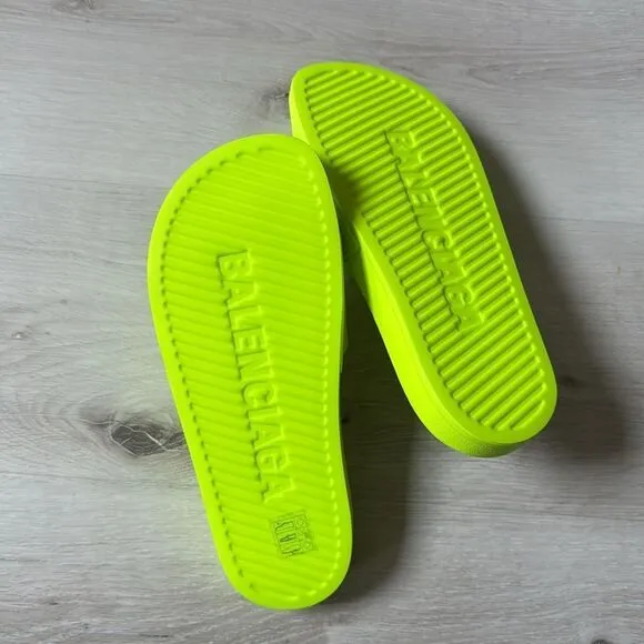 BALENCIAGA Pool Slide logo detailed rubber slides lime size 7 NWT in box