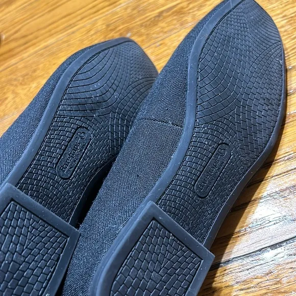 Baretraps Posture   black textile flats with brown buckle. Size 8.5.