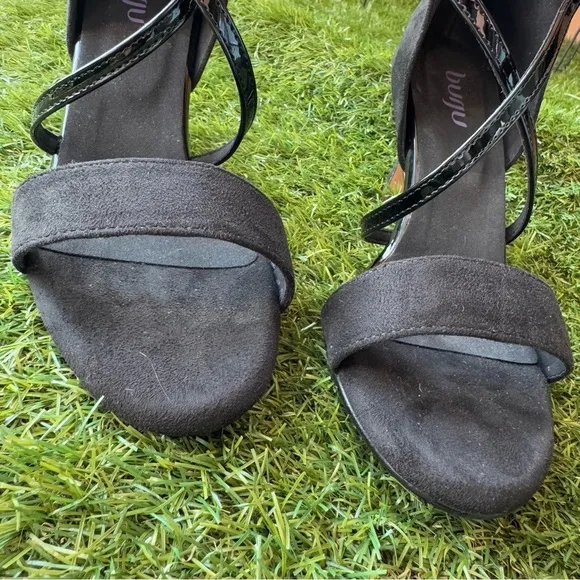 Barju Open Toe High Back Heeled Sandals in Black 3” Flared Heel Height Size 9 US