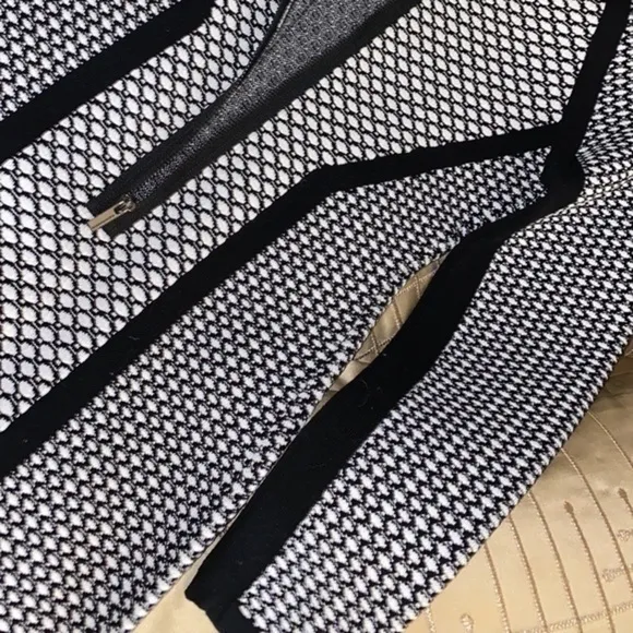 BCBGMaxAzria like new M bandage dress with long zipper on the back super stylish