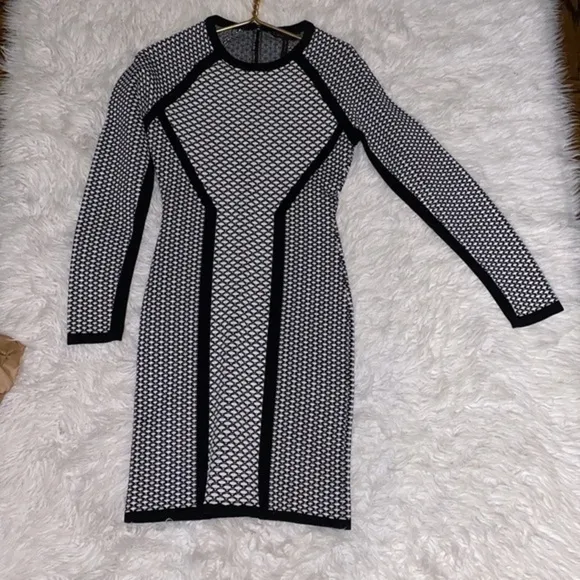 BCBGMaxAzria like new M bandage dress with long zipper on the back super stylish