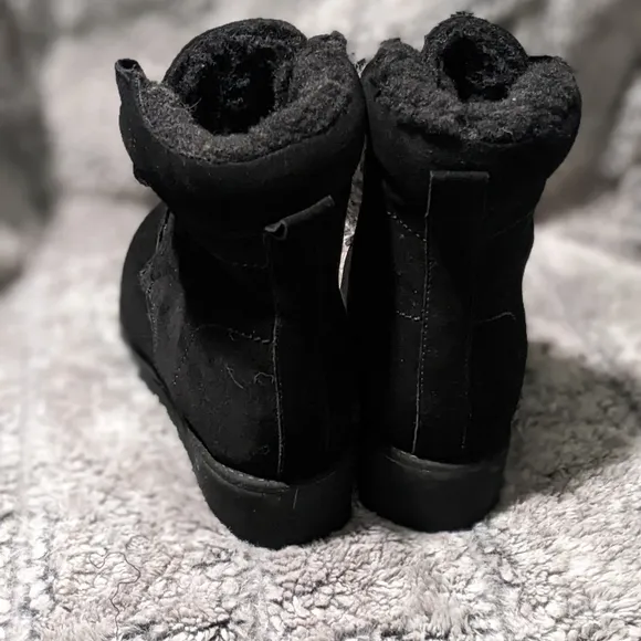 Bearpaw Phoebe Black Wedge hiker boots Woman's size 9​​​​​
