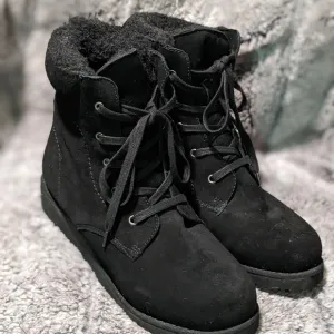 Bearpaw Phoebe Black Wedge hiker boots Woman's size 9​​​​​