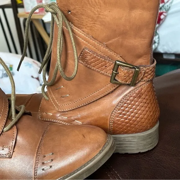 Bedstu Roan Deception Leather Wrap Over Tan Military Steampunk Boots -6.5 NWOT