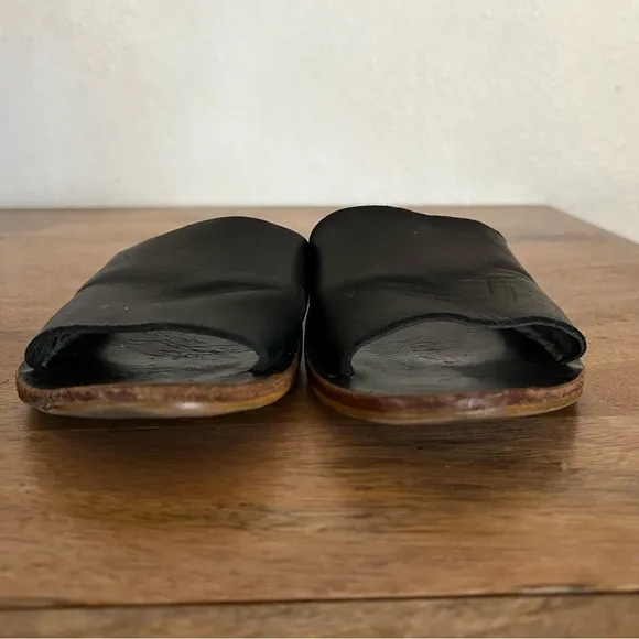 Beek Mockingbird Slide Black Sandals Size 7