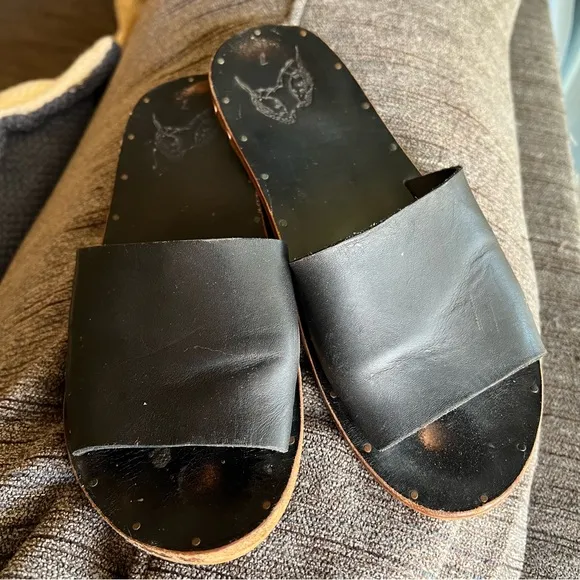 Beek Mockingbird Slide Black Sandals Size 7