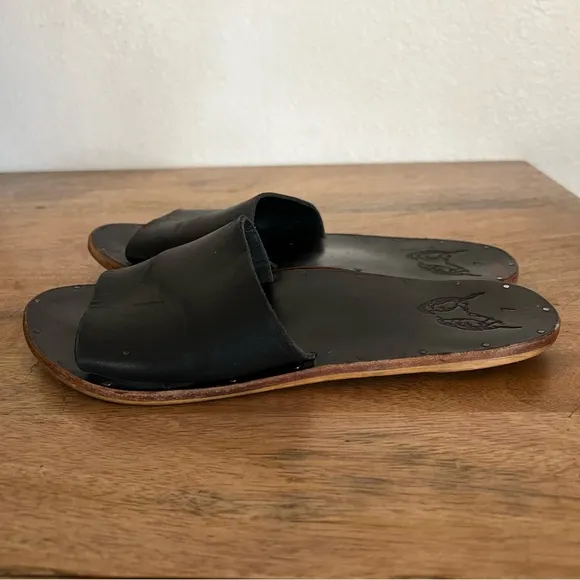 Beek Mockingbird Slide Black Sandals Size 7