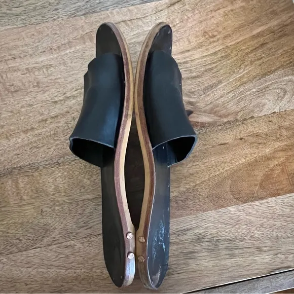 Beek Mockingbird Slide Black Sandals Size 7