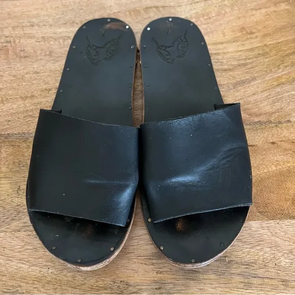 Beek Mockingbird Slide Black Sandals Size 7