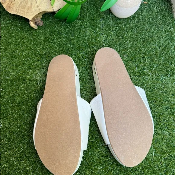 BEEK Pelican Sandals white platform size 10 women’s like new