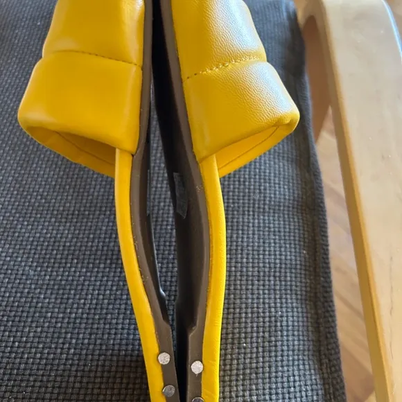 beek Sugarbird Leather Slide Sandals Sunflower Size 7 Unworn New!!!