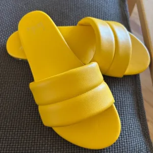 beek Sugarbird Leather Slide Sandals Sunflower Size 7 Unworn New!!!
