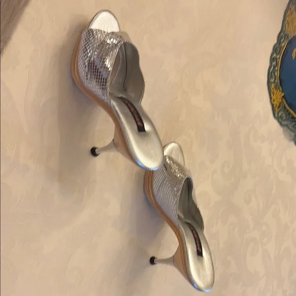 Betsey Johnson Polly Silver Slide Genie platform pumps- wood.
