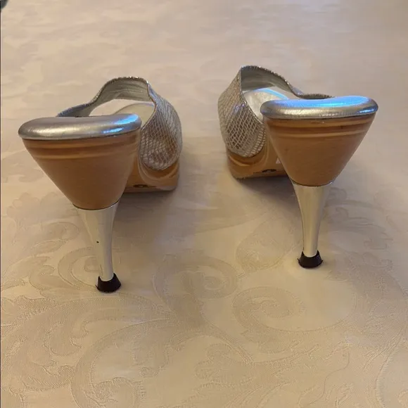 Betsey Johnson Polly Silver Slide Genie platform pumps- wood.
