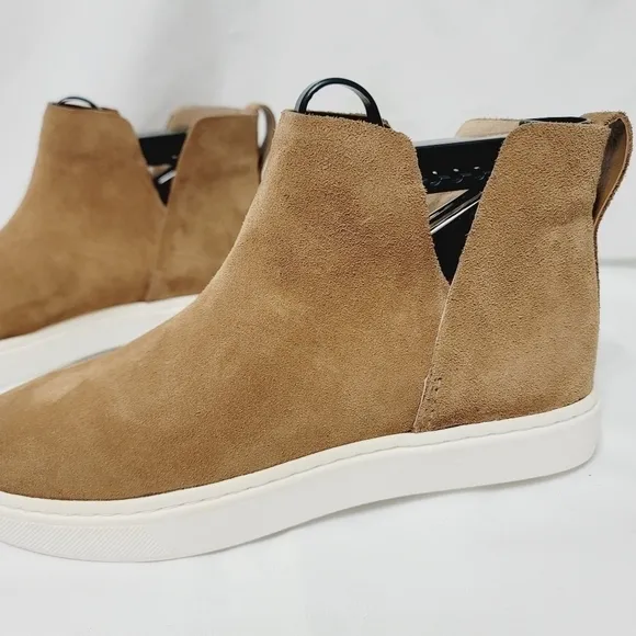 BIRDIES The Falcon Suade Bootie in Saddle - size 5