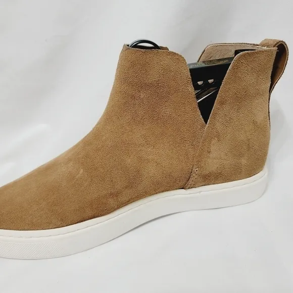 BIRDIES The Falcon Suade Bootie in Saddle - size 5