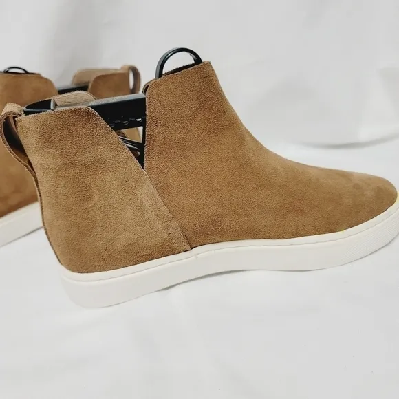 BIRDIES The Falcon Suade Bootie in Saddle - size 5