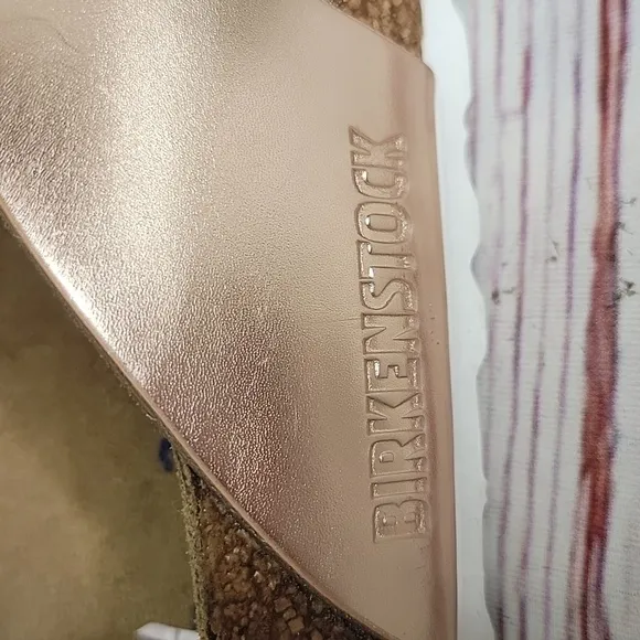 Birkenstock Gizeh Rose Gold Sandals with Buckle Size 7.5