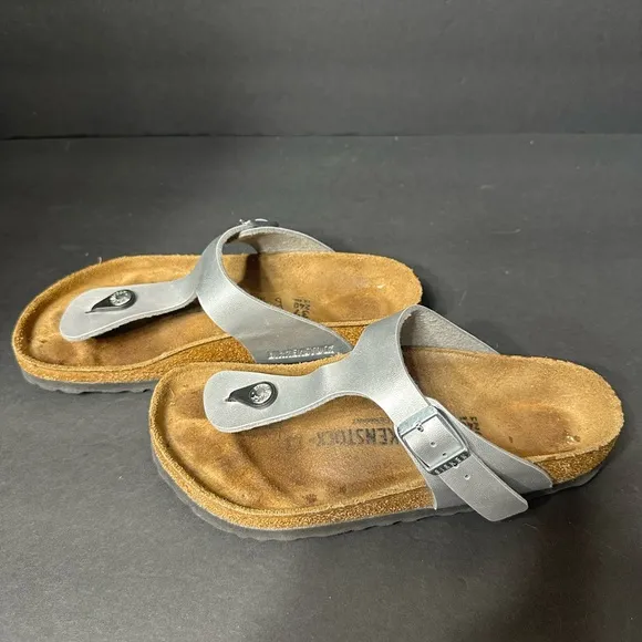 BIRKENSTONE Silver Sandals with Toe Loop size 7 pre owned good condition