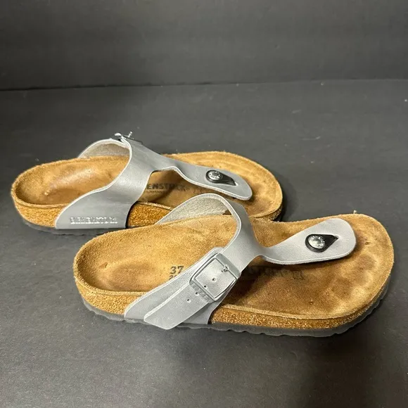 BIRKENSTONE Silver Sandals with Toe Loop size 7 pre owned good condition