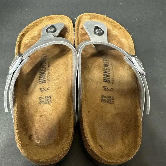 BIRKENSTONE Silver Sandals with Toe Loop size 7 pre owned good condition