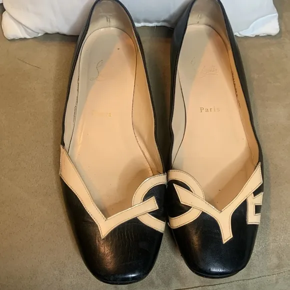 BLACK LOUBOUTIN SHOES WITH BLACK AND NUDE, RED SOLE 41 FITS LIKE A 40 vintage