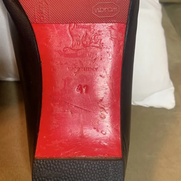 BLACK LOUBOUTIN SHOES WITH BLACK AND NUDE, RED SOLE 41 FITS LIKE A 40 vintage