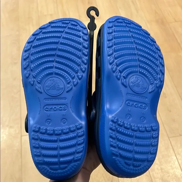Blue Sandals with Two-Tone Design and Comfort
