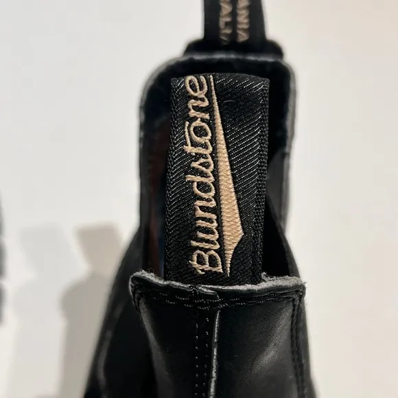 Blundstone black leather heavy duty Chelsea boots