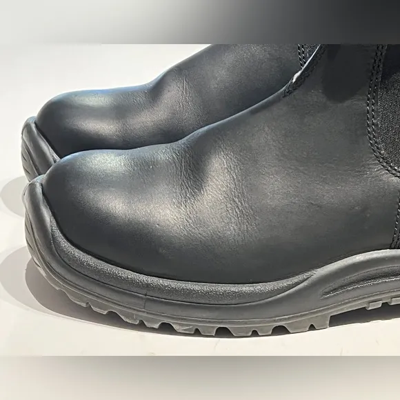 Blundstone black leather heavy duty Chelsea boots