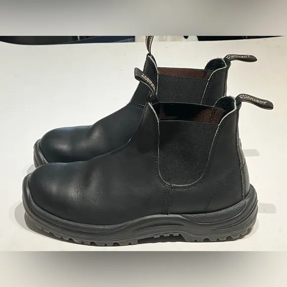 Blundstone black leather heavy duty Chelsea boots