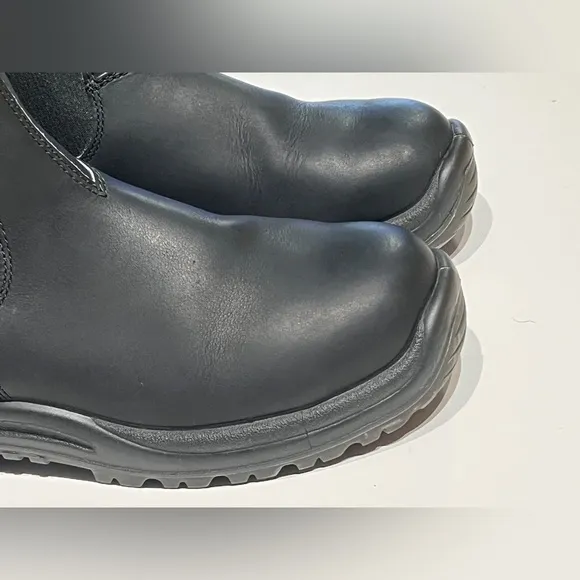 Blundstone black leather heavy duty Chelsea boots