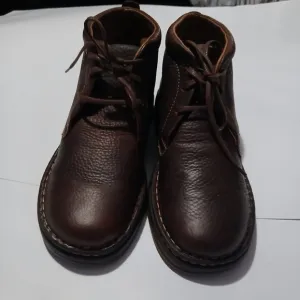 Born Mens Brown Leather Ankle Boots. NWOT. Size 9