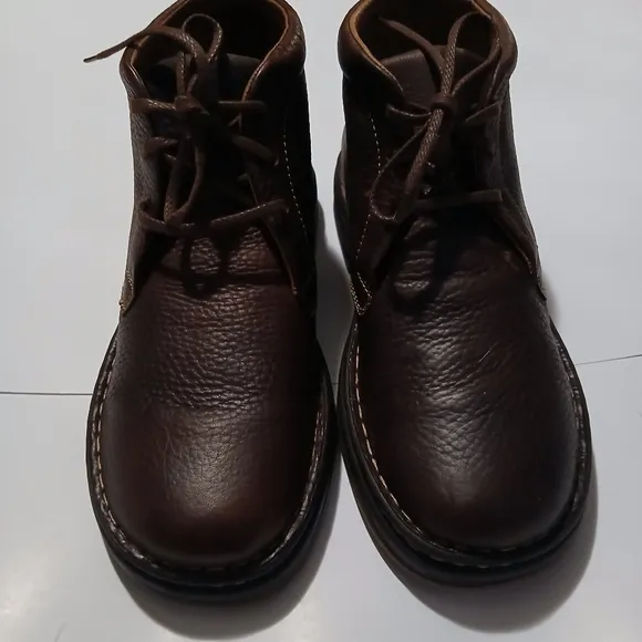 Born Mens Brown Leather Ankle Boots. NWOT. Size 9