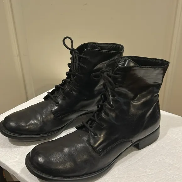 Born womens leather lace up combat bootsanimal print lined size 9.5/41 black