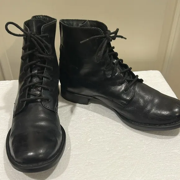 Born womens leather lace up combat bootsanimal print lined size 9.5/41 black