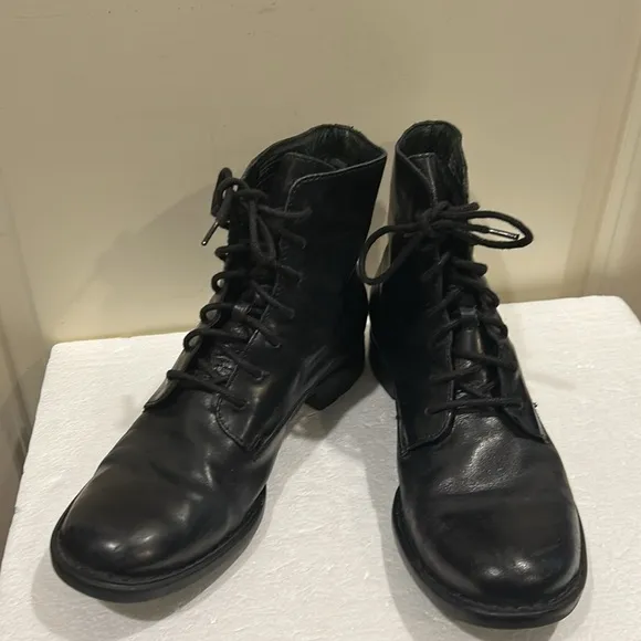 Born womens leather lace up combat bootsanimal print lined size 9.5/41 black