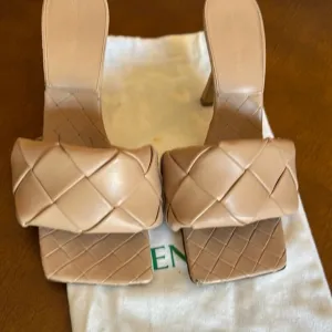 Bottega Veneta Beige Quilted Slide Sandals