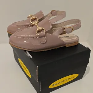 BOUTACCELLI CLASSICA NWT girls pink Loafers