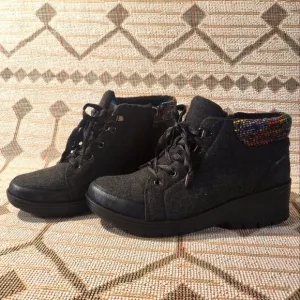 Brand: BZees, Style: Brooklyn, Size: 10M, Color: Black\Rainbow