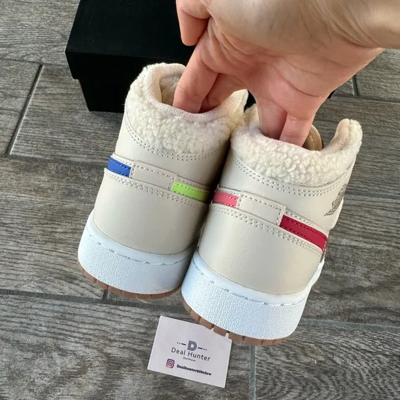 Brand New Air Jordan 1 Mid “Utility Fleece Peal White “Big Kids Sneakers