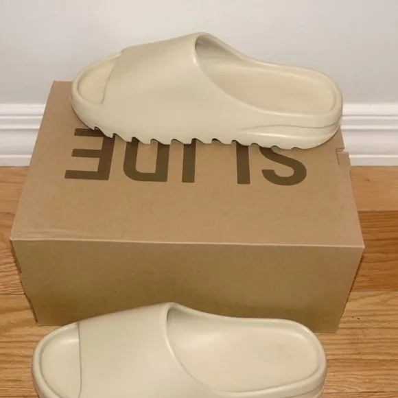 Brand New in Box, YEEZY Adidas Slide Bone Size 5