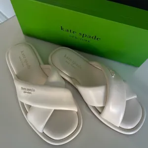 Brand New Kate Spade Rio Slide Sandals Cream Size 6