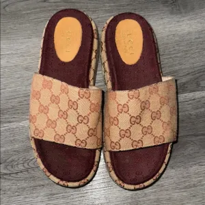 brown  GG Gucci canvas platforms slide sandals  size 8