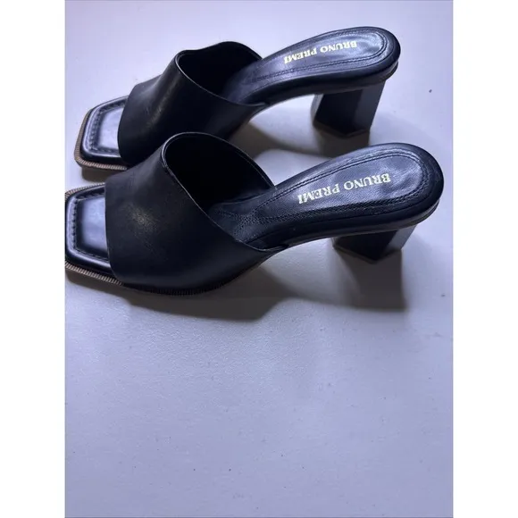 Bruno Premi  Black SZ 6 / 37 leather Open Toe sandal black Block Heel