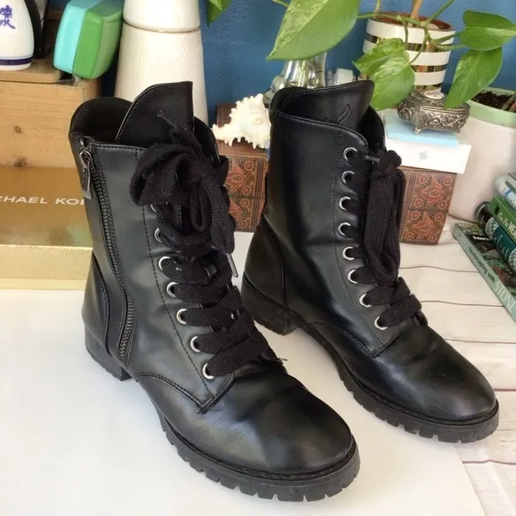 Capezio 610 W Combat Black Lace Up Womens  Boots