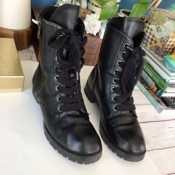 Capezio 610 W Combat Black Lace Up Womens  Boots
