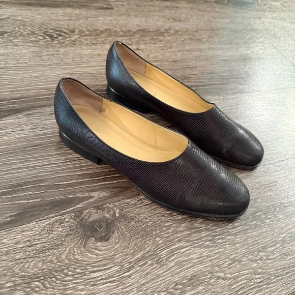 Cavallini Embossed Round Toe Loafers