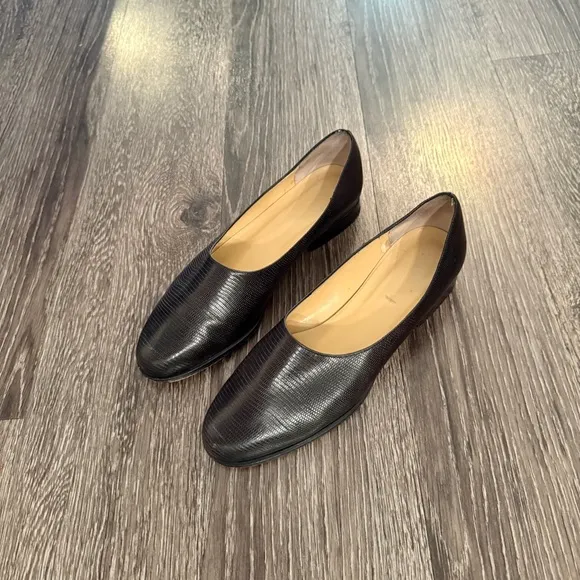 Cavallini Embossed Round Toe Loafers