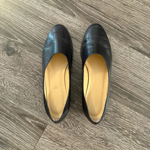 Cavallini Embossed Round Toe Loafers